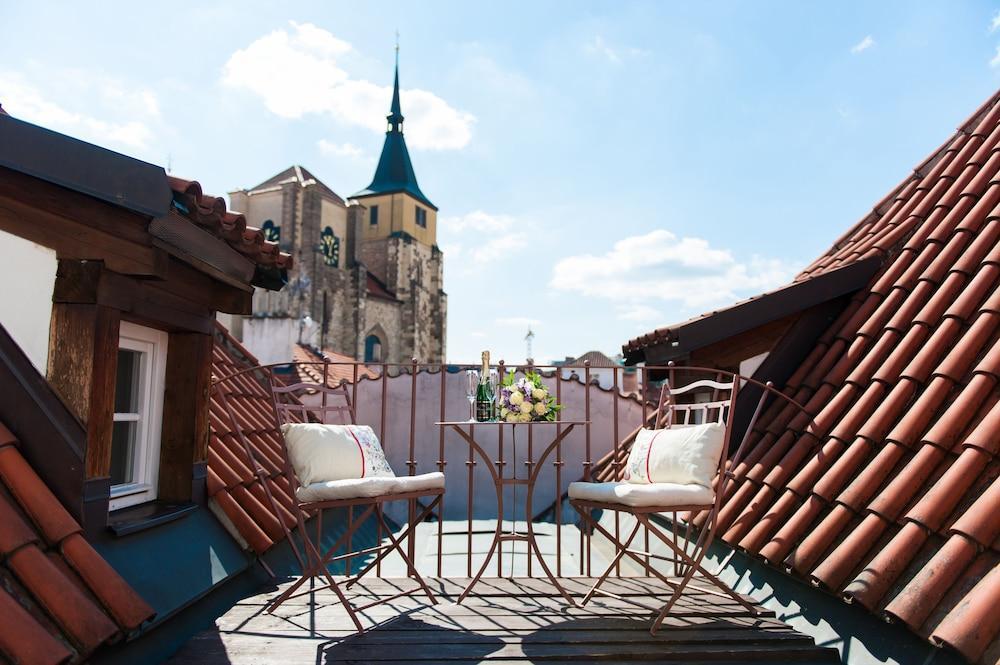 Chateau 9 By Adrez * Praha